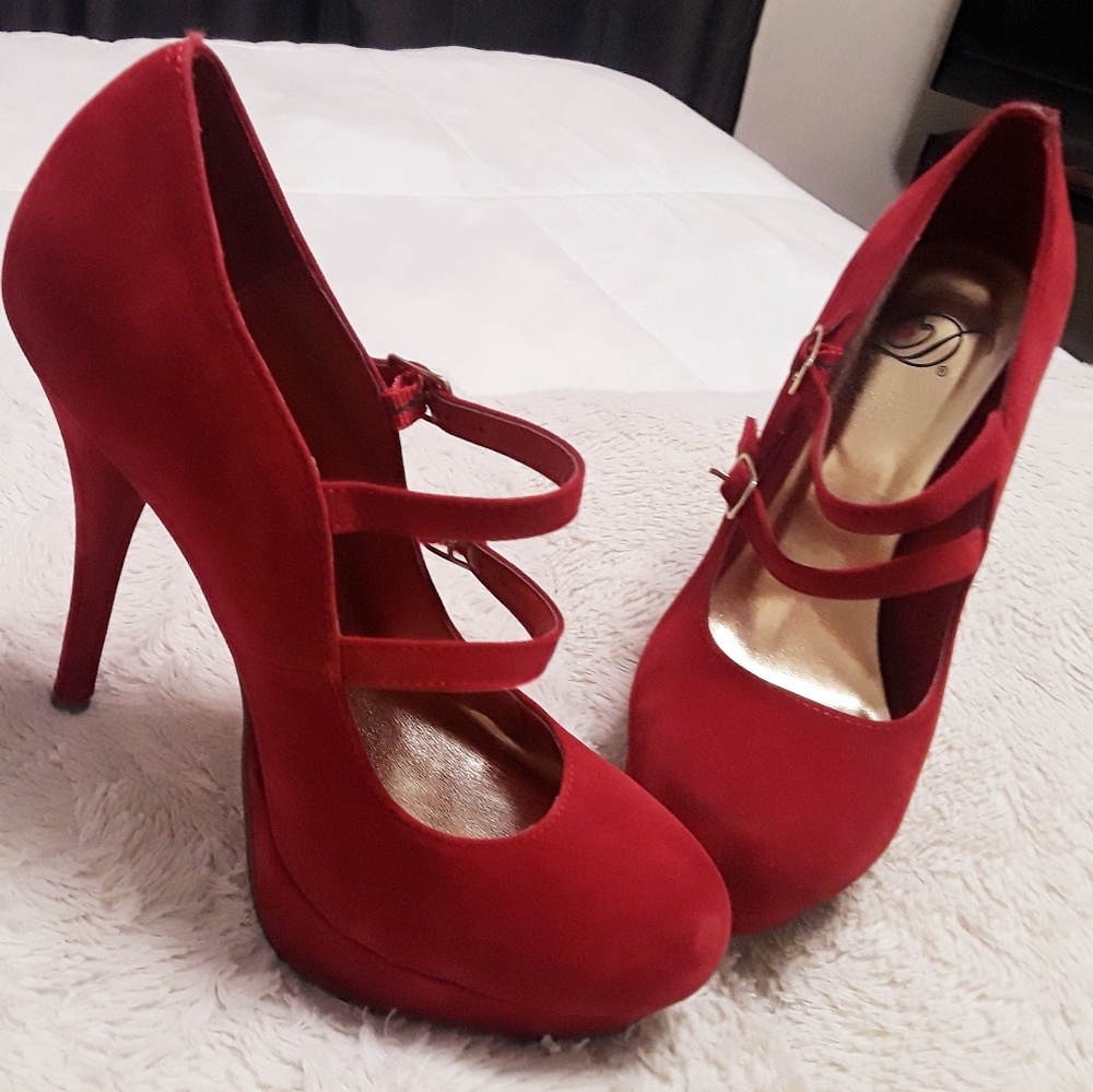 🔥👠*Gorgeous Red Stillettos*👠🔥